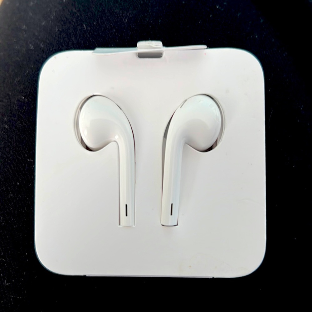 NEW Apple Earpods